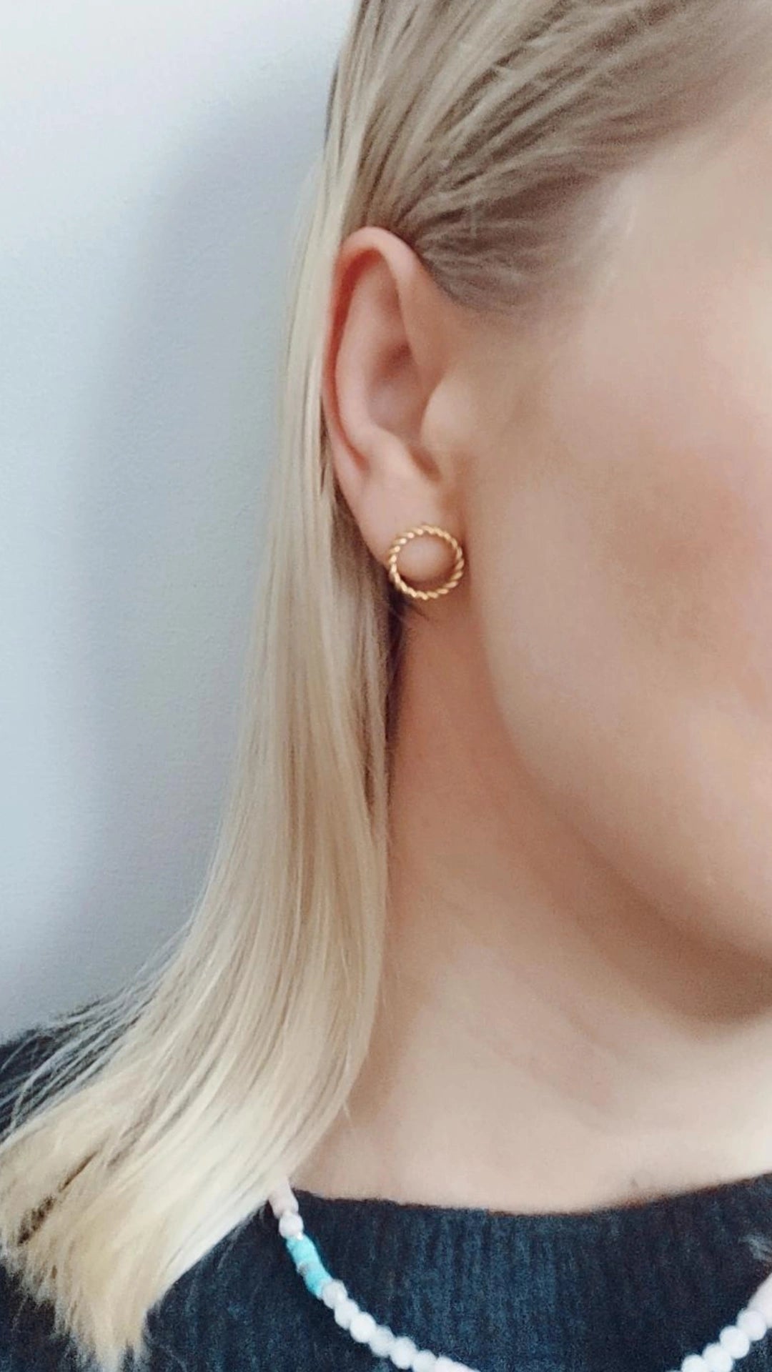 Twisted hoops earrings