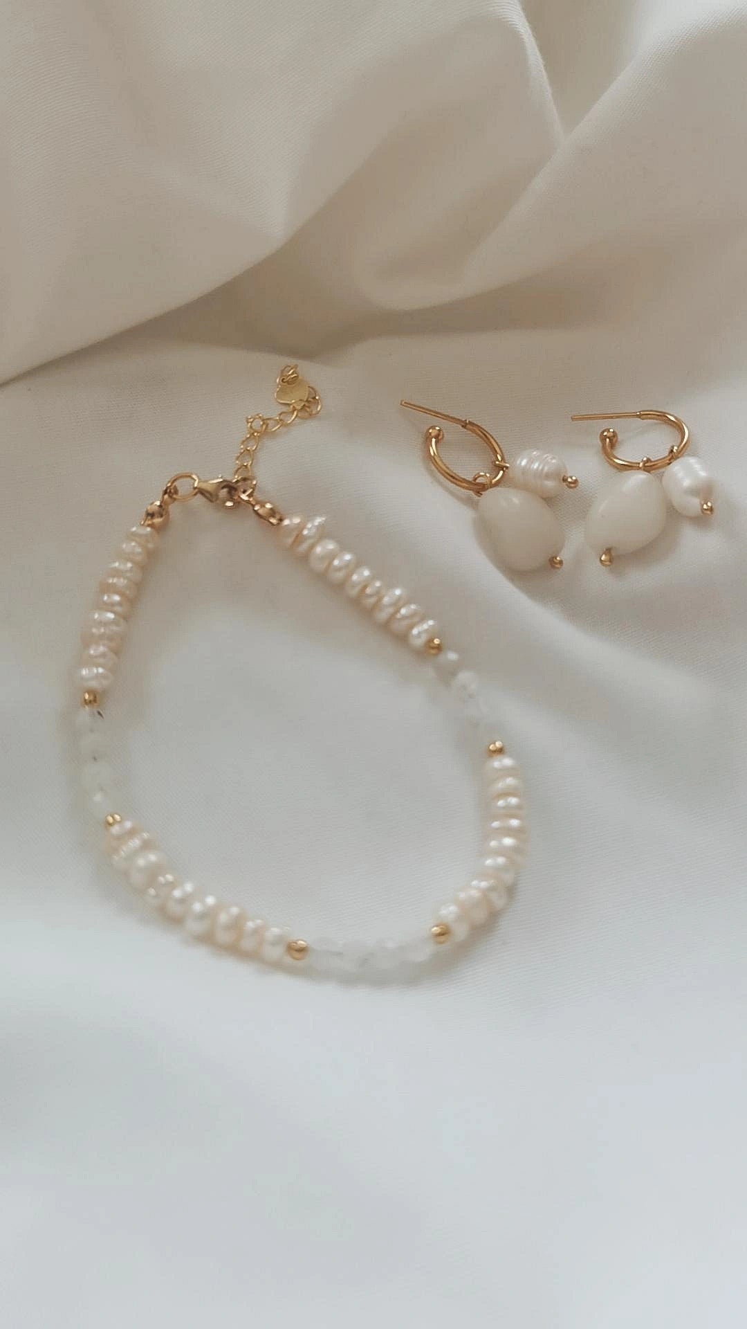 Moonstone and pearl bracelet