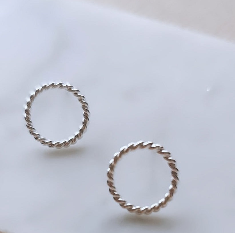 Twisted hoops earrings