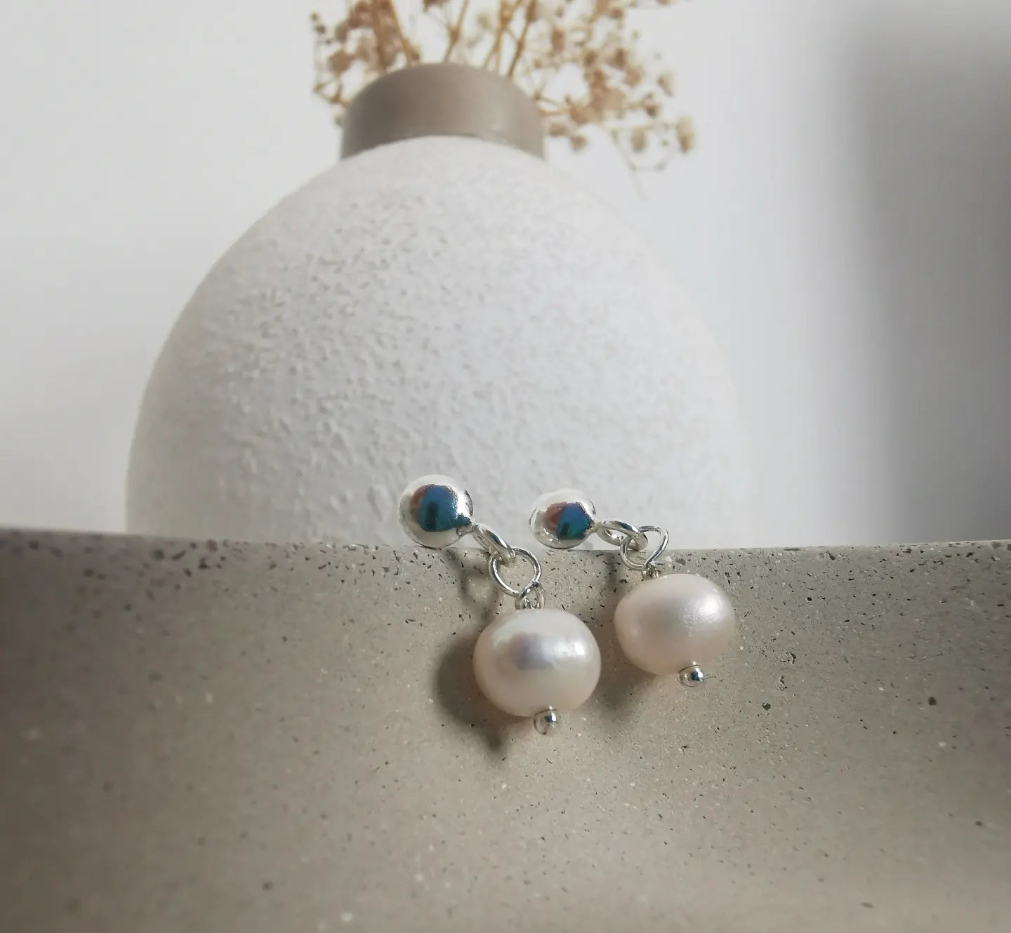 Mini Pearl earrings