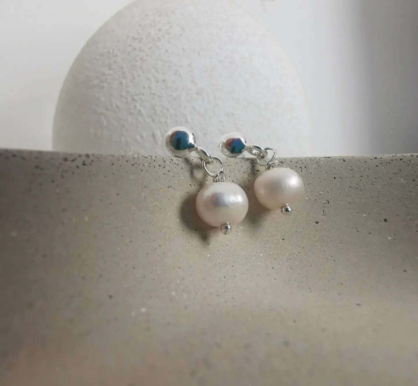 Mini Pearl earrings