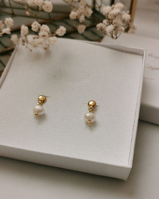 Mini Pearl earrings