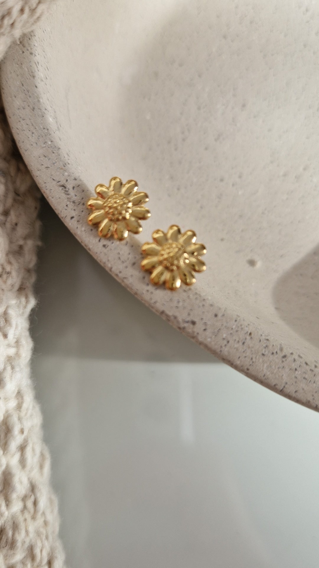 Daisy earrings