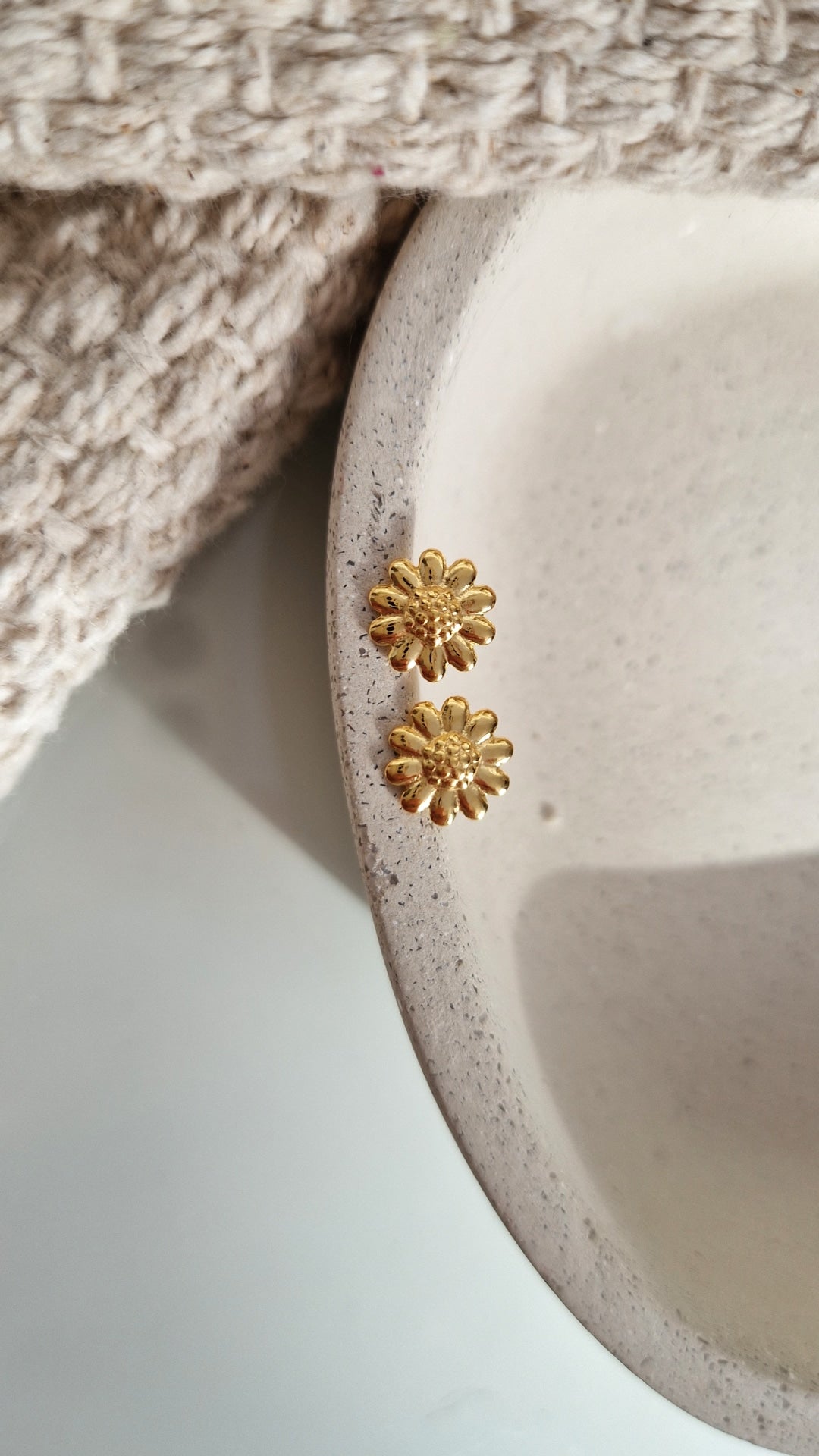 Daisy earrings