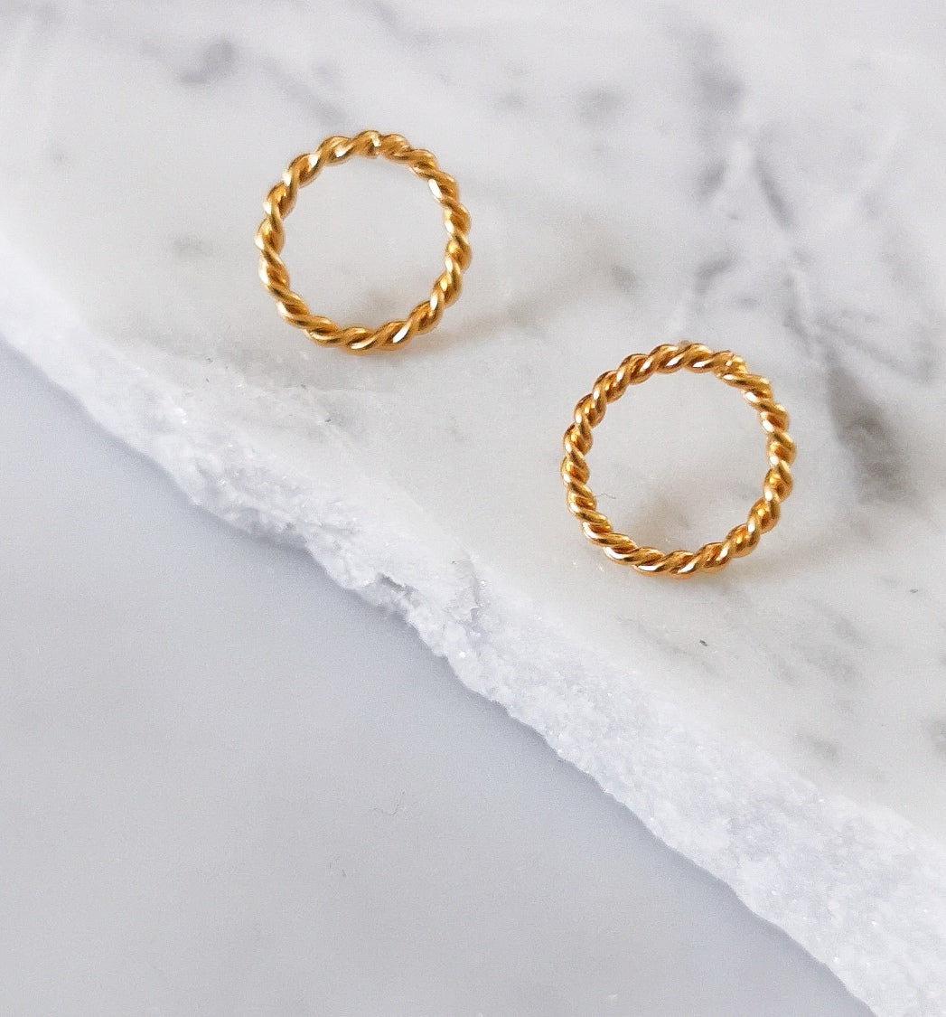 Twisted hoops earrings